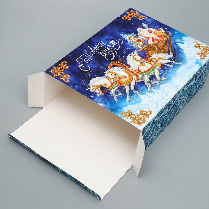 Коробка подарочная новогодняя складная &laquo;Тройка лошадей&raquo;, 22 х 30 х 10, Новый год