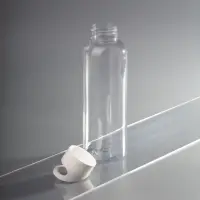 Бутылка для воды Plaske, прозрачная с белой крышкой Бутылка для воды Plaske, прозрачная с белой крышкой