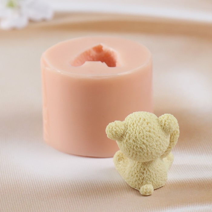 Молд силиконовый "Мишка рука у рта"  (издел. 3,5х3,5х4 см)