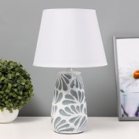 Настольная лампа "Аиша" Е14 40Вт бело-серый 22х22х36 см Настольная лампа "Аиша" Е14 40Вт бело-серый 22х22х36 см