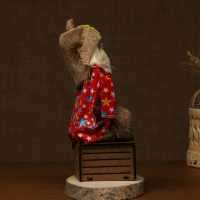 Оберег-домовой "Славуся в льняном колпаке, на сундуке с сердцем", средний, микс