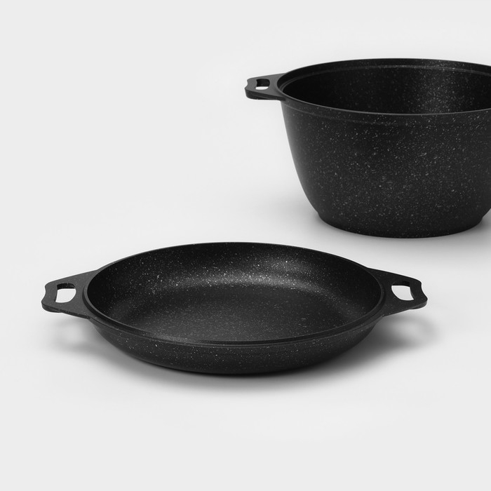 Казан с крышкой-сковородой, 4 л, литые ручки, антипригарное покрытие, цвет чёрный Казан с крышкой-сковородой, 4 л, литые ручки, антипригарное покрытие, цвет чёрный