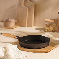 Сковорода чугунная на деревянной подставкем SL Home, d=25, h=4,4 см, индукция, цвет чёрный Сковорода чугунная на деревянной подставкем SL Home, d=25, h=4,4 см, индукция, цвет чёрный