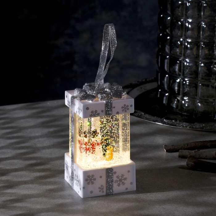 Светодиодная фигура «Снеговик в белом подарке» 6.3 × 11.5 × 6.3 см, пластик, блёстки, батарейки АААх3 (не в комплекте), свечение тёплое белое Светодиодная фигура «Снеговик в белом подарке» 6.3 × 11.5 × 6.3 см, пластик, блёстки, батарейки АААх3 (не в комплекте), свечение тёплое белое