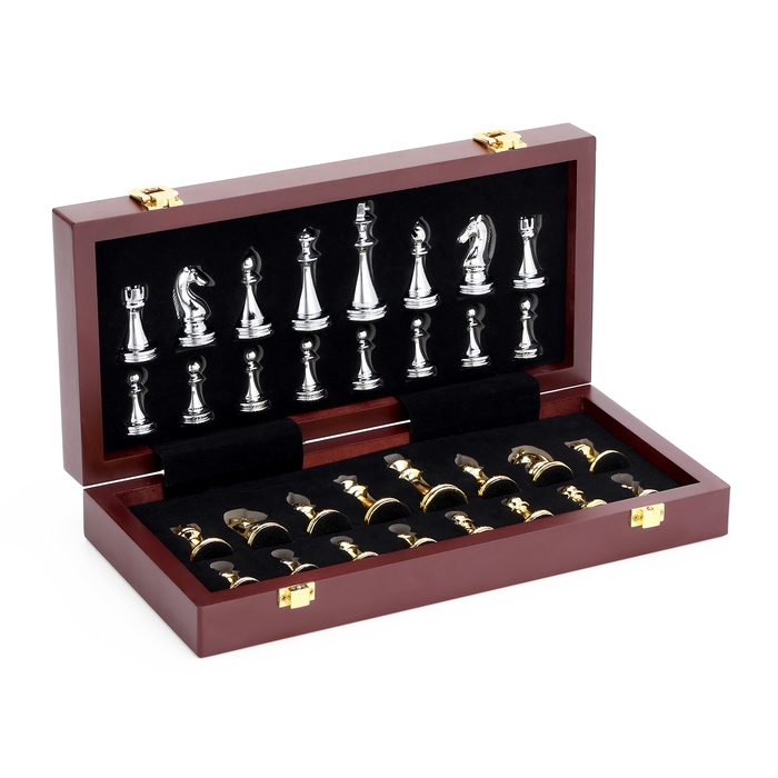 Шахматы, доска 31 х 31 см, король h-7 см, пешка h-3.5 см Шахматы, доска 31 х 31 см, король h-7 см, пешка h-3.5 см