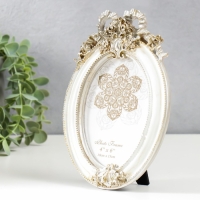 Фоторамка полистоун 10х15 см "Бант и медальон" белая с золотом 21х14 см Фоторамка полистоун 10х15 см "Бант и медальон" белая с золотом 21х14 см