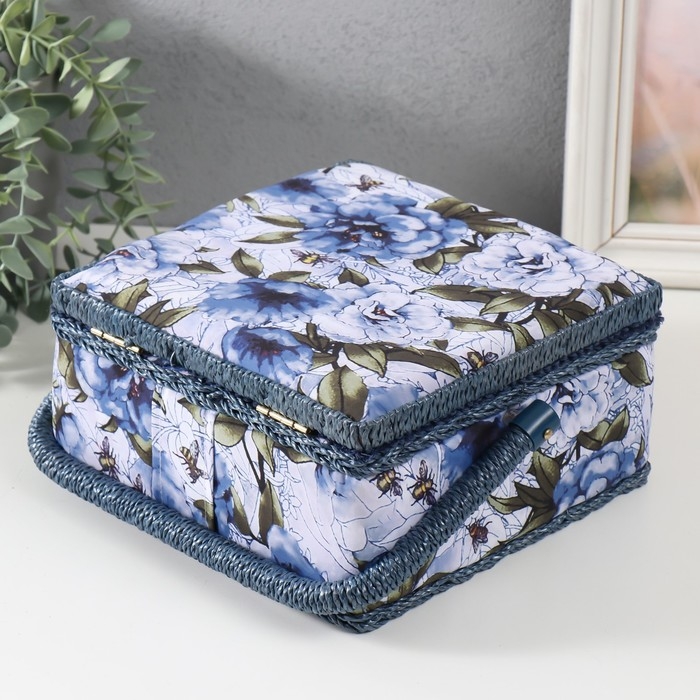 Шкатулка для рукоделия Шкатулка для рукоделия "Бело-голубые пионы" 20х20х11 см