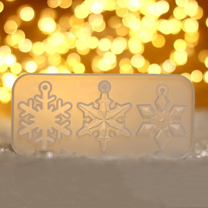 Форма силиконовая универсальная, подвеска &laquo;Снежинки&raquo; 3 в 1, размер от 5,2 до 5,6 см