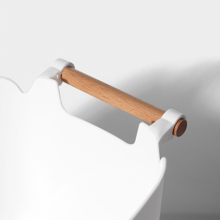 Контейнер для хранения с ручкой LaDо́m &laquo;Лаконичность&raquo;, 39,5&times;22,5&times;17 см, цвет белый