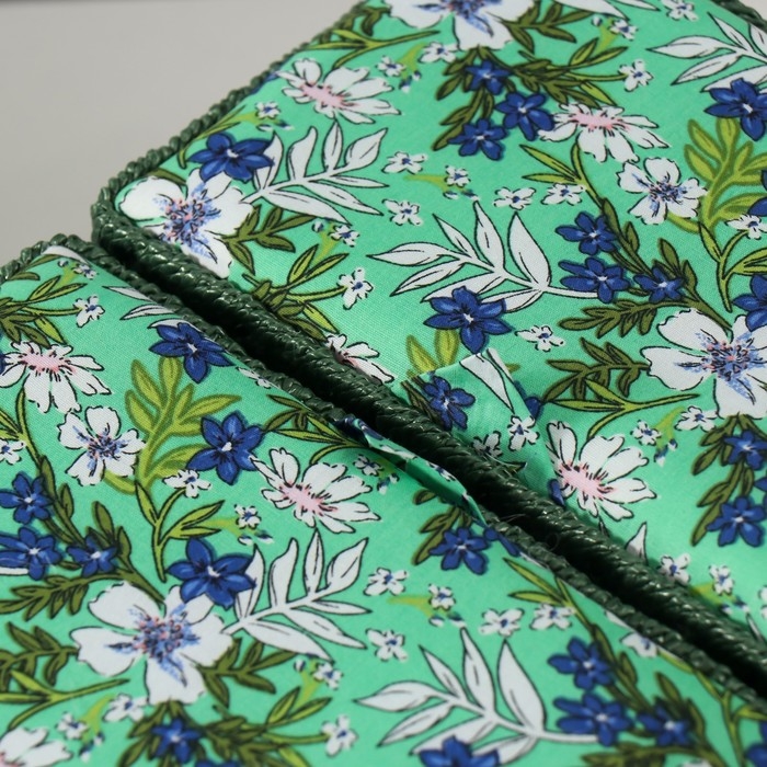 Шкатулка для рукоделия Шкатулка для рукоделия "Полевые цветы на зелёном" 19х26х14,5 см