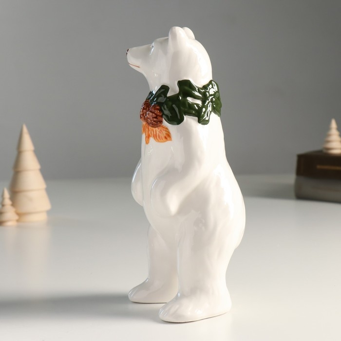 Сувенир керамика "Белый медведь с еловым венком на шее" 26,5х10,5х10 см