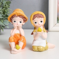 Сувенир полистоун "Мальчик/Девочка с цыплёнком" МИКС 7,5х4,5х11 см Сувенир полистоун "Мальчик/Девочка с цыплёнком" МИКС 7,5х4,5х11 см