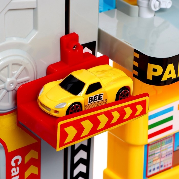 Парковка &laquo;Город&raquo; с 6 машинками и лифтом, свет и звук