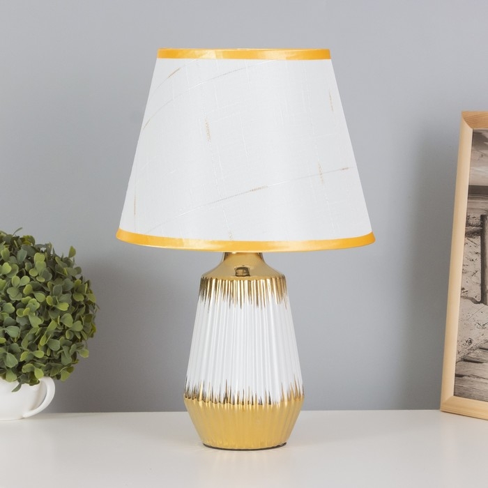 Лампа настольная Лампа настольная "Кармен" 1х40Вт Е14 белый/золото 24х24х40см