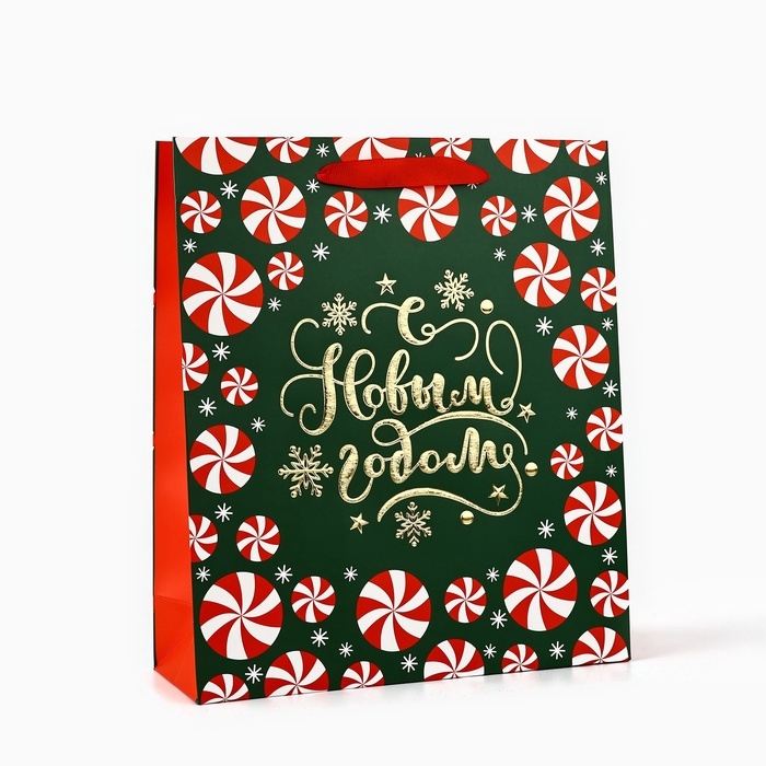 Пакет подарочный новогодний ламинированный &laquo;Новогодние чудеса&raquo;, тиснение, M 30 х 26 х 9 см, Новый год