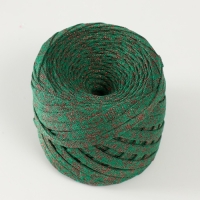 Трикотажная пряжа "Риббон" с люрексом 85м/170&plusmn;5 гр (Нефрит, люрекс: Красный)