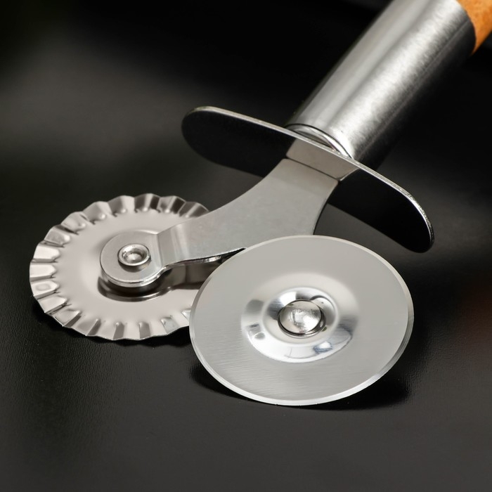 Нож для пиццы и теста Доляна &laquo;Валдай&raquo;, двухсторонний, цвет бежевый