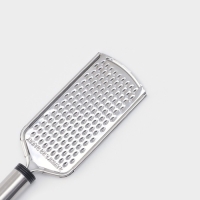 Тёрка для сыра Доляна &laquo;Помощник&raquo;, 24 см, с ручкой, цвет серебряный, чёрный