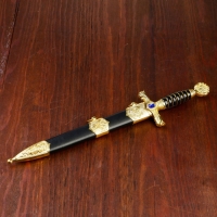 Кортик, рукоять витая с вставкой из камня, металл, пластик, 40 см Кортик, рукоять витая с вставкой из камня, металл, пластик, 40 см