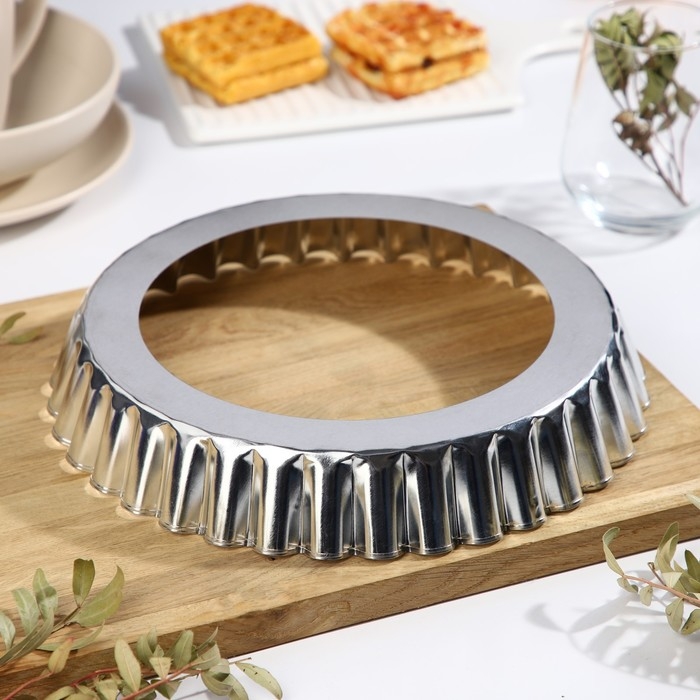 Форма для выпечки «Классика», 28×4,5 см, съёмное дно Форма для выпечки «Классика», 28×4,5 см, съёмное дно