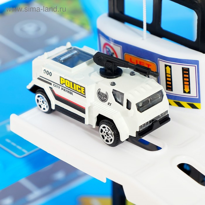 Парковка &laquo;Городская полиция&raquo;, с металлическими машинами и вертолётом