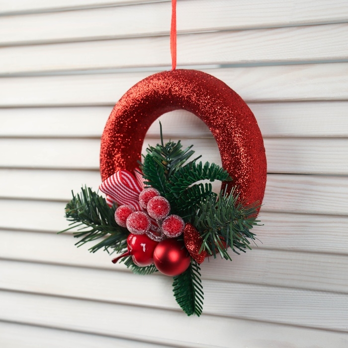 Украшение ёлочное Украшение ёлочное "Зимняя ягодка на венке" 15х15 см