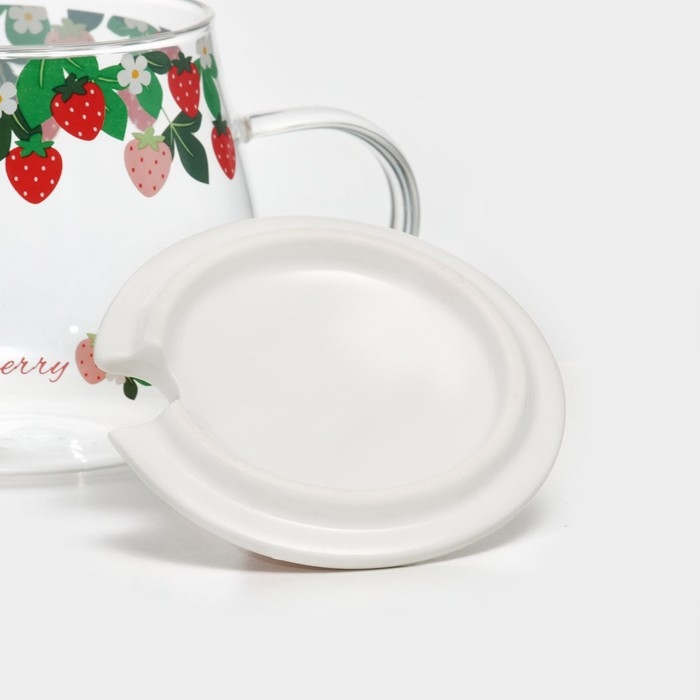 Кружка стеклянная с керамической крышкой и ложкой &laquo;Ягодка&raquo;, 500 мл