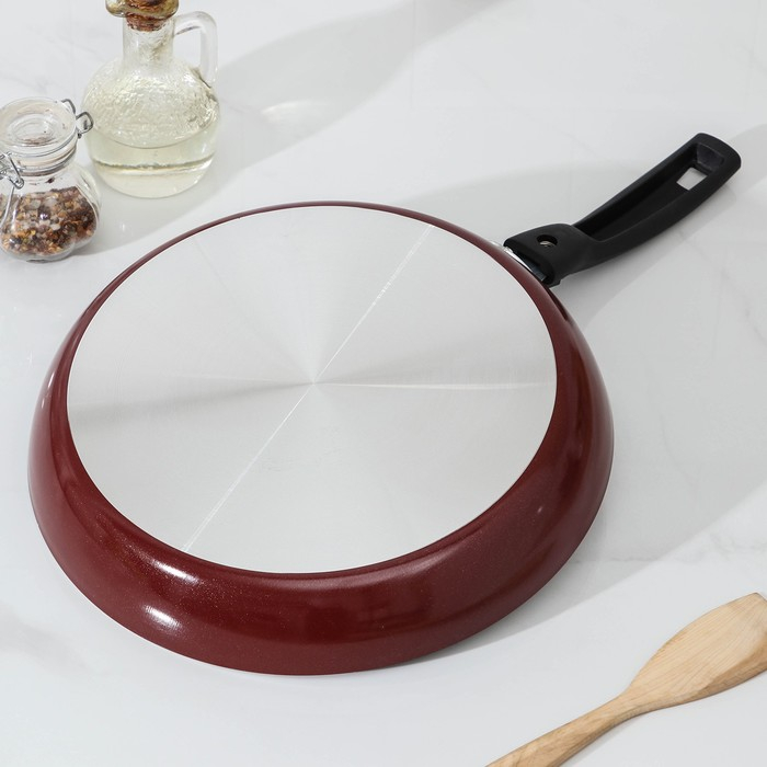 Сковорода &laquo;Альфа&raquo;, d=28 см, съёмная ручка, стеклянная крышка, антипригарное покрытие, цвет бордовый