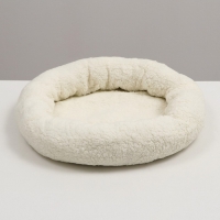 Лежанка для собак и кошек "Уют", мягкий мех, 50 х 42 х 11 см, молочная Лежанка для собак и кошек "Уют", мягкий мех, 50 х 42 х 11 см, молочная