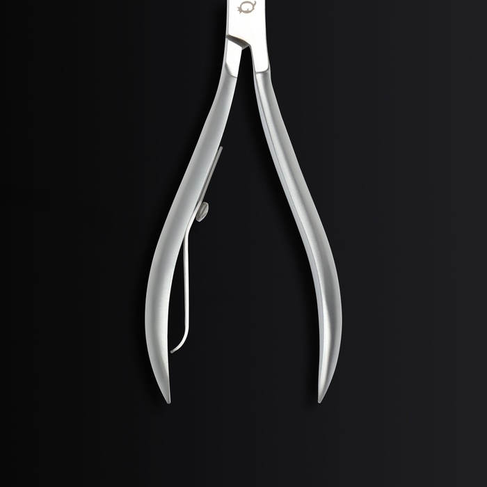Кусачки маникюрные для кутикулы «Premium satin», эргономичные, 10,1 см, длина лезвия - 7 мм, цвет серебристый Кусачки маникюрные для кутикулы «Premium satin», эргономичные, 10,1 см, длина лезвия - 7 мм, цвет серебристый