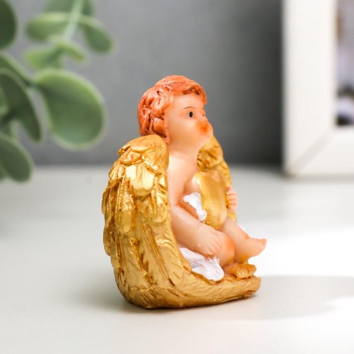 Сувенир полистоун Сувенир полистоун "Ангел с золотыми крыльями и сердцем" МИКС 4,6х5х3 см