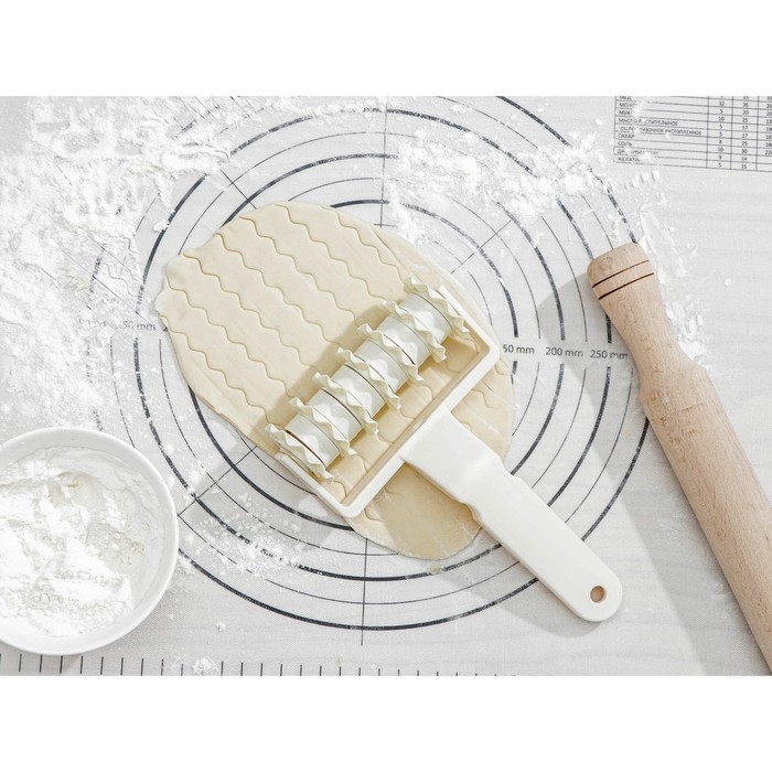 Валик для нарезки полос из теста Доляна &laquo;Волна&raquo;, 20&times;12&times;4 см, цвет белый