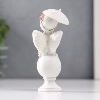 Сувенир полистоун "Белоснежный ангел в розовом венке, на шаре под зонтом" 8,5х3,8х3 см