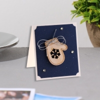 Открытка ручной работы "Варежка" стразы, снежинка Открытка ручной работы "Варежка" стразы, снежинка