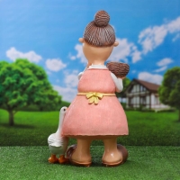 Садовая фигура "Бабушка с пшеницей" 24х30х60см Садовая фигура "Бабушка с пшеницей" 24х30х60см