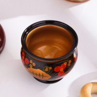 Солонка &laquo;Ягодка&raquo;, малая, с крышкой, 7&times;6 см, хохлома