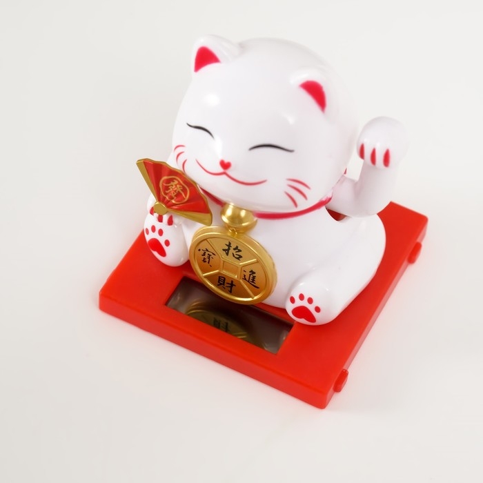 Маятник пластик Маятник пластик "Белый Манэки-нэко с веером и монеткой" 5х5х5 см