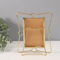 Фоторамка металл на 1 фото 10х15 см "Необычная геометрия" золото 16,7х20,5 см Фоторамка металл на 1 фото 10х15 см "Необычная геометрия" золото 16,7х20,5 см