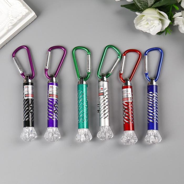 Фонарик+лазер на карабине 4 режима Фонарик+лазер на карабине 4 режима "Чёрточки" МИКС 8х1,9х1,9 см