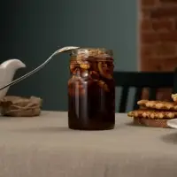 Мед Bee To Bear, с грецкими орехами Мед Bee To Bear, с грецкими орехами