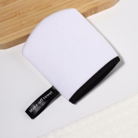 Варежка для умывания, 12,5 × 10 см, с подвесом, цвет белый/чёрный Варежка для умывания, 12,5 × 10 см, с подвесом, цвет белый/чёрный