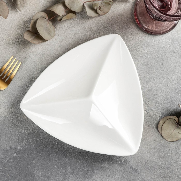 Менажница фарфоровая треугольная 3 ячейки Wilmax, 20&times;20 см, цвет белый