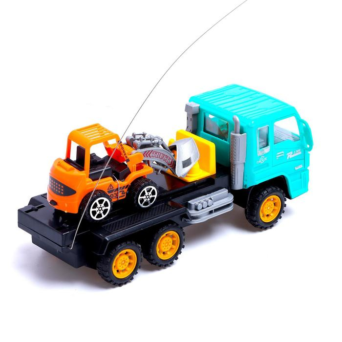 Грузовик радиоуправляемый &laquo;Эвакуатор&raquo;, с погрузчиком, работает от батареек, МИКС