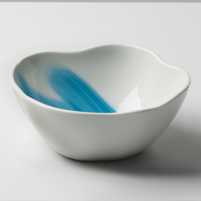 Салатник керамический неровный край &laquo;Разводы&raquo;, 600 мл, 17 см, цвет белый