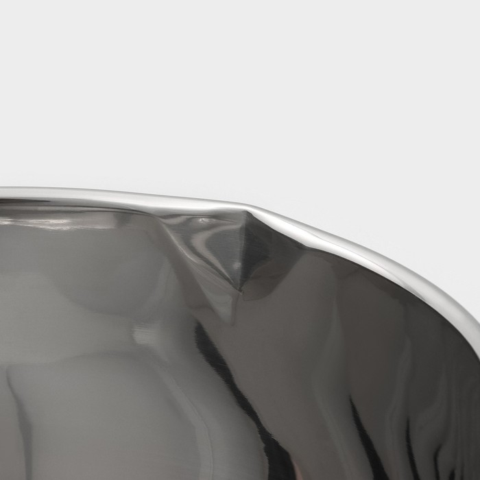 Миска из нержавеющей стали, 2,5 л, 23,5&times;20,5&times;11,5 см, с противоскользящим дном и мерной шкалой, силиконовая ручка, цвет МИКС