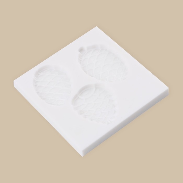 Силиконовый молд для творчества «Новогодние шишки», 8 х 8 см Силиконовый молд для творчества «Новогодние шишки», 8 х 8 см