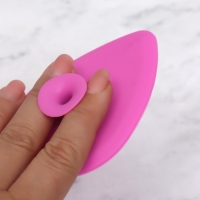 Щётка для умывания &laquo;Капля&raquo; на присоске, 9 &times; 7 см, цвет МИКС