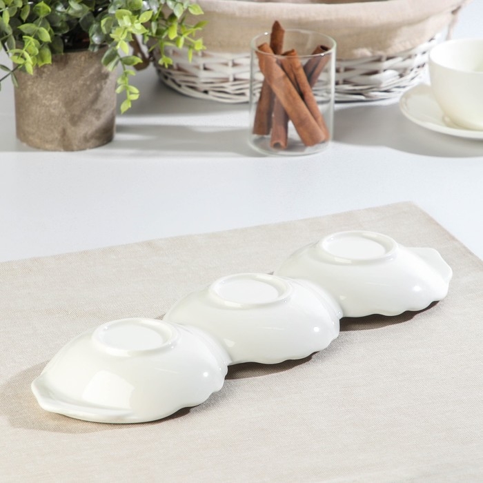 Менажница керамическая 3 ячейки &laquo;Лист&raquo;, 40&times;12&times;4 см, цвет белый