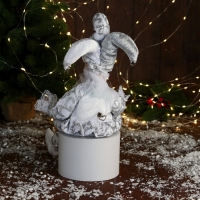 Новогодний шут "В нарядном костюмчике" музыка шевелит головой, 46 см, белый Новогодний шут "В нарядном костюмчике" музыка шевелит головой, 46 см, белый