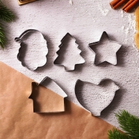 Подарочный набор формочек для печенья KONFINETTA &laquo;Новогодние сладости&raquo;: 10 шт, нержавеющая сталь